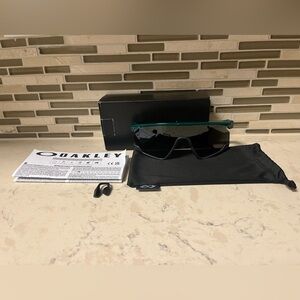 New Rare Oakley BXTR Metal OO9237-0539 Trans Viridian/Prizm Black Sunglasses
